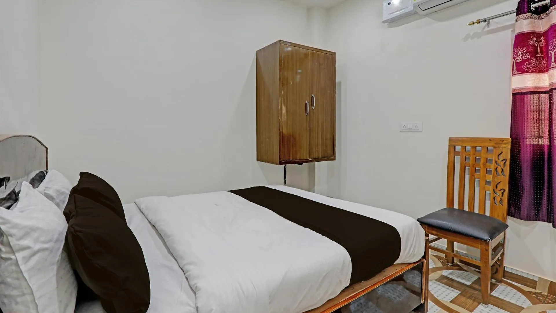 Super Hotel O V Residency Varanasi 4*,