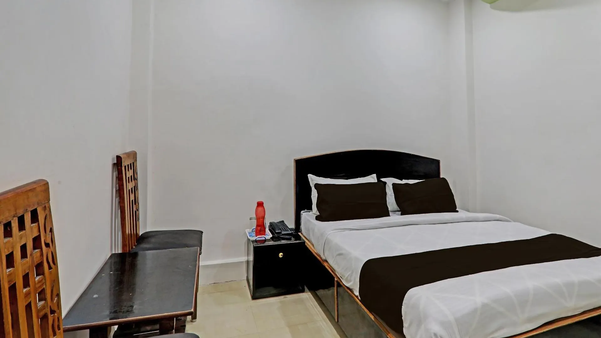 Super Hotel O V Residency Varanasi 4*,
