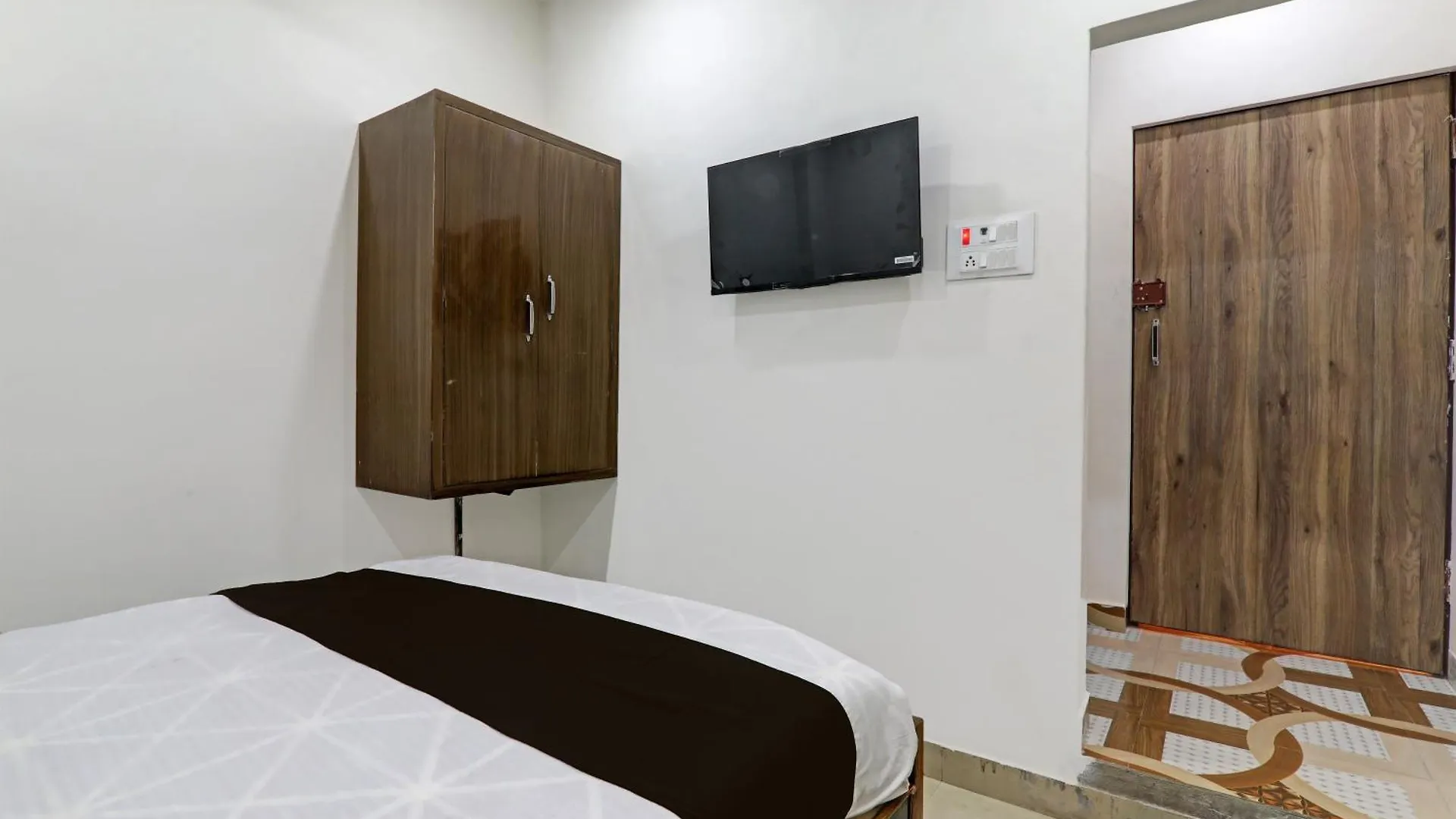 Super Hotel O V Residency Varanasi 4*,  India